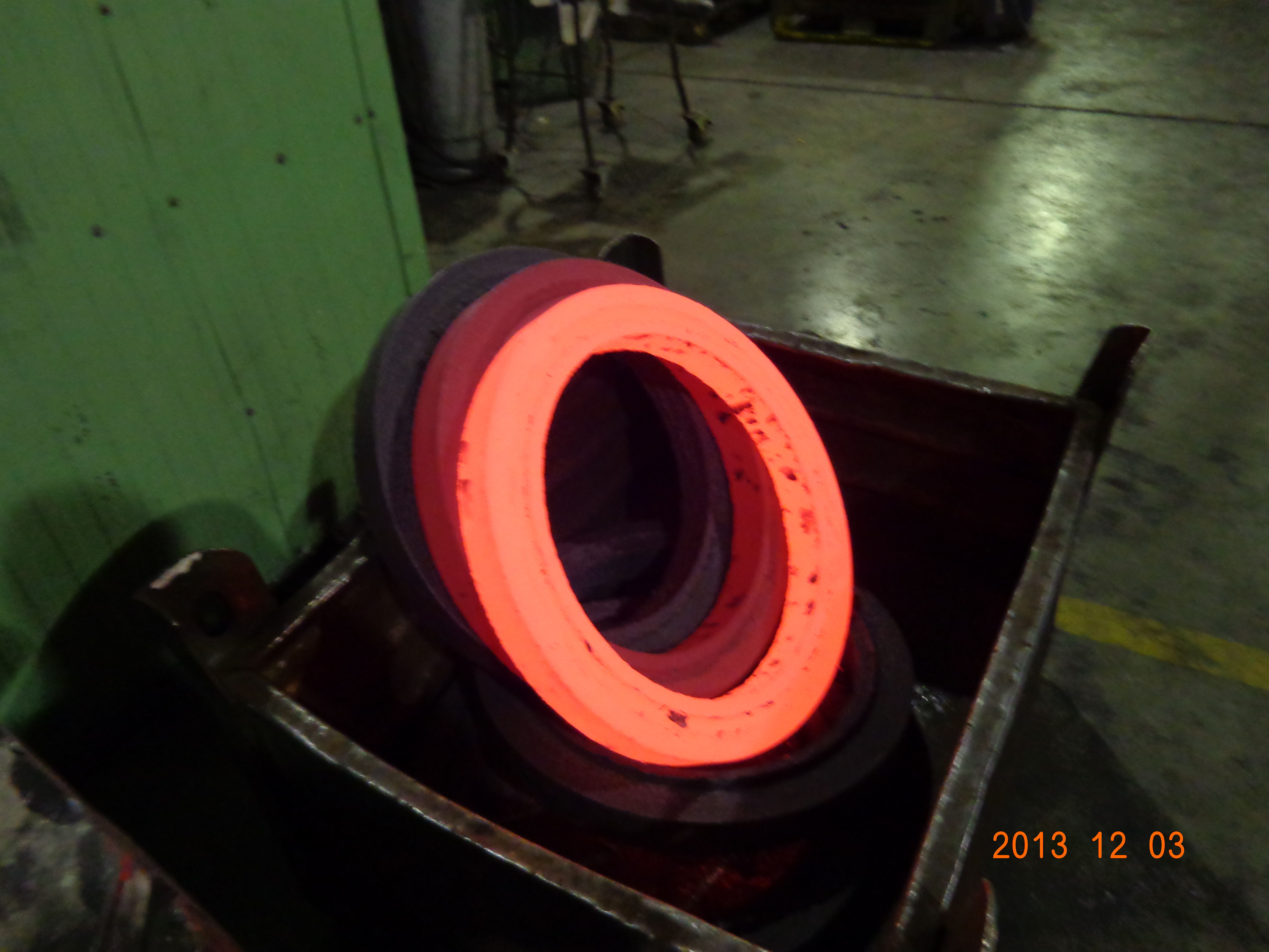 How to make flange use ring rolling forging or forging hammer machine